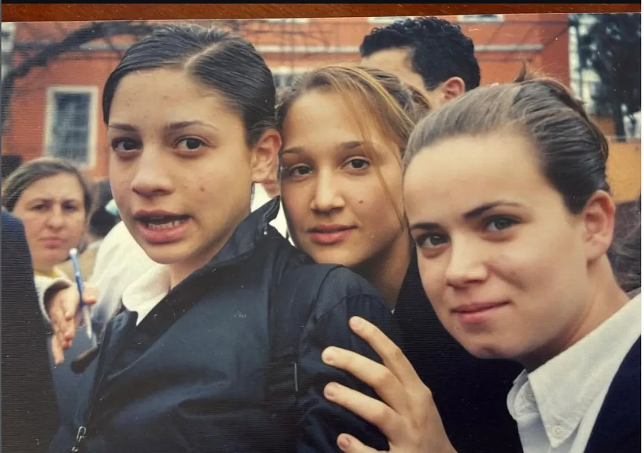 Gupse Özay ortaokul fotoğrafını paylaştı herkes "Hiç değişmemiş" dedi 