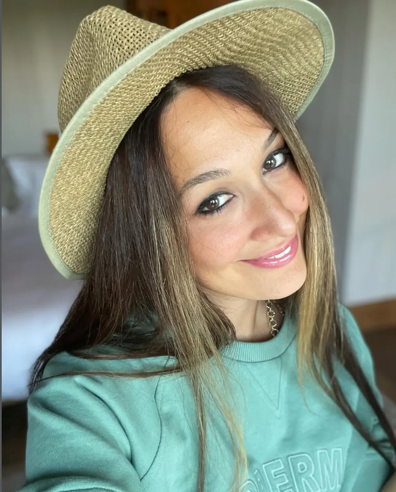 Gupse Özay ortaokul fotoğrafını paylaştı herkes "Hiç değişmemiş" dedi 