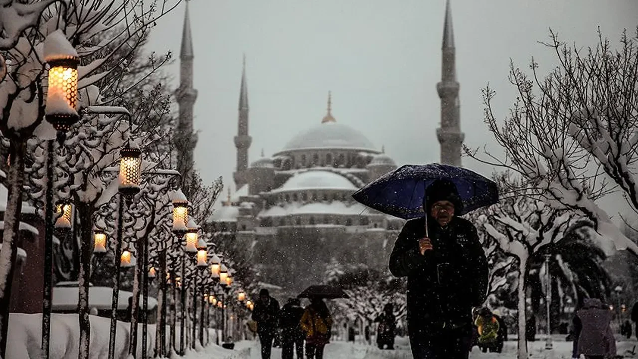 İstanbullular hasretle bekliyordu! Şiddetli soğuma ve kar yağışı uyarısı: Aniden yağabilir 
