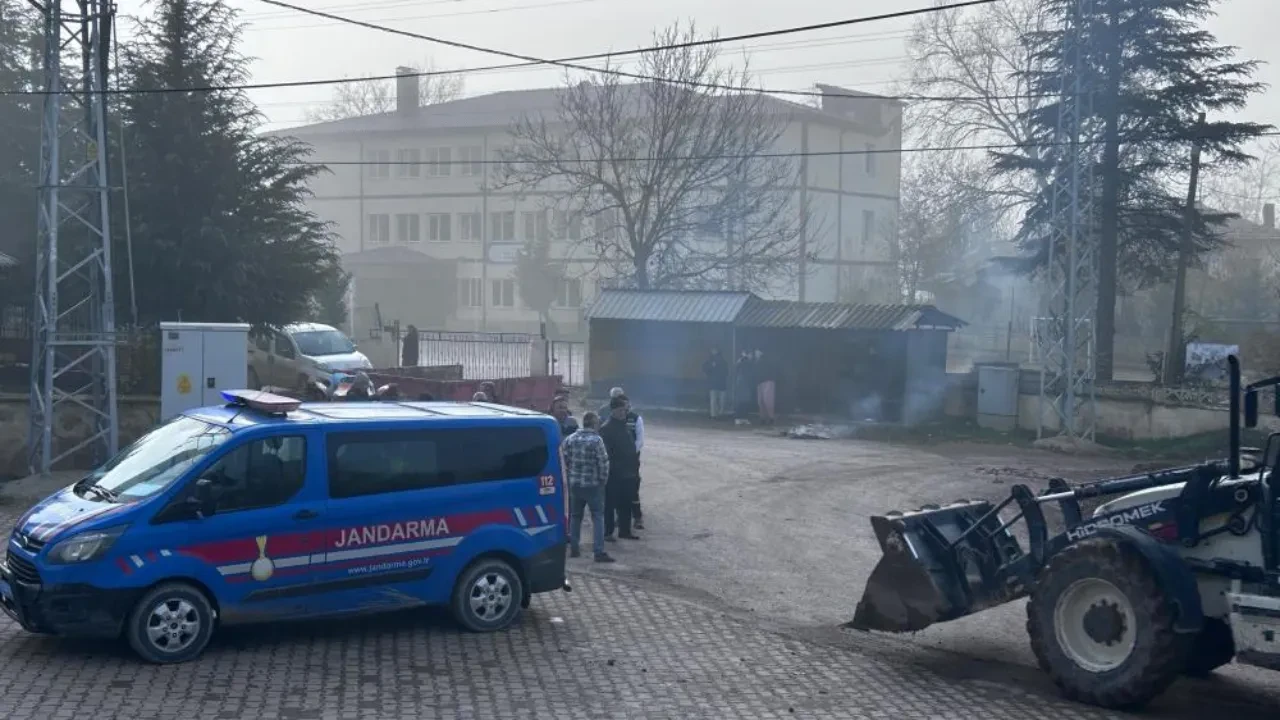 Köylüleri isyan ettirdi! Meydanda lastik yakıp yetkililere seslendiler