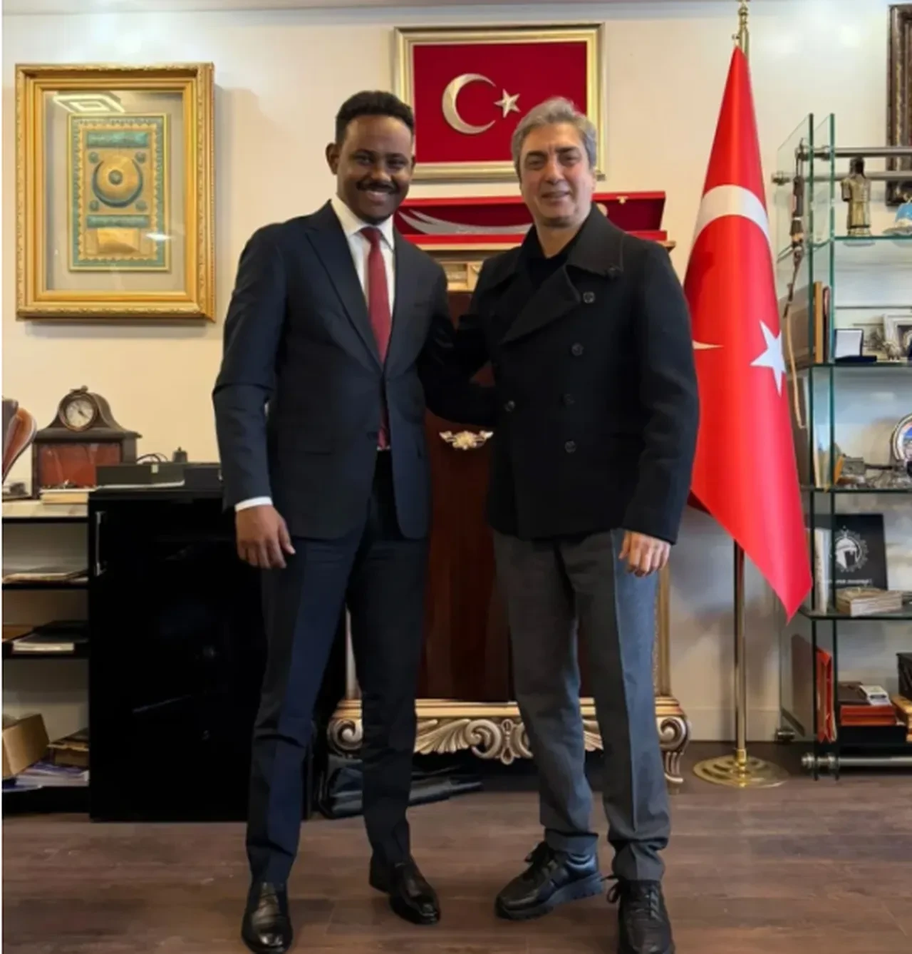 Kurtlar Vadisi'nin Polat Alemdar'ı Necati Şaşmaz aylar sonra ortaya çıktı! Kırlaşmış saçları dikkat çekti 