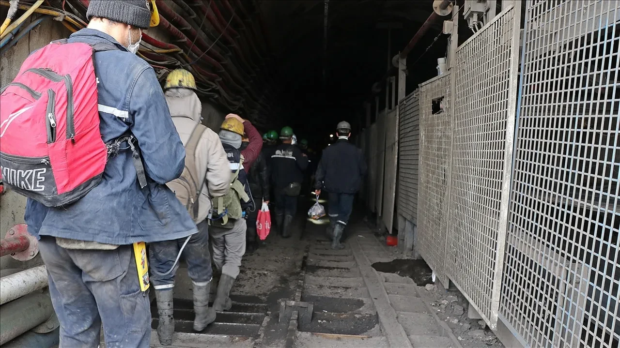 Madenciler Günü mesajları ve sözleri 2025! 4 Aralık Dünya Madenciler Günü resmi, kısa, anlamlı mesajlar