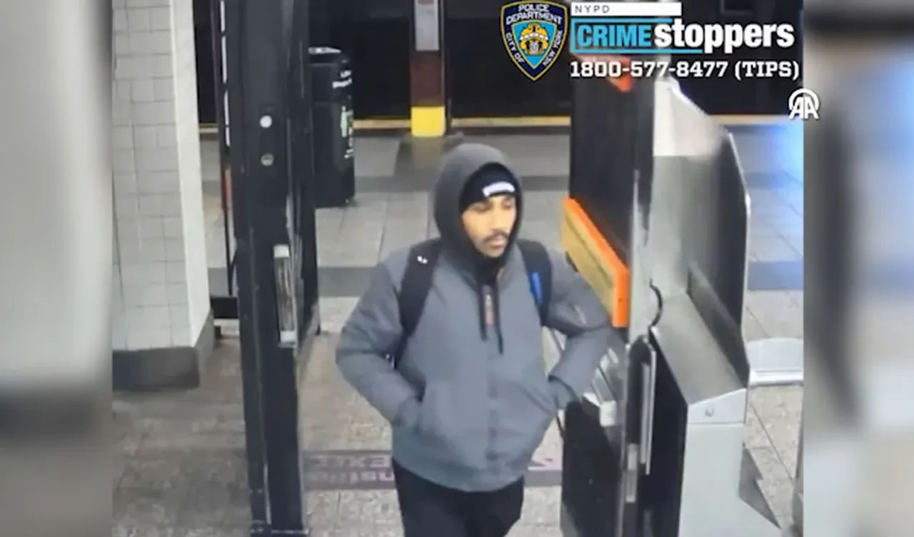 Metroda dehşet: Uyuyan yolcuyu ateşe verdi