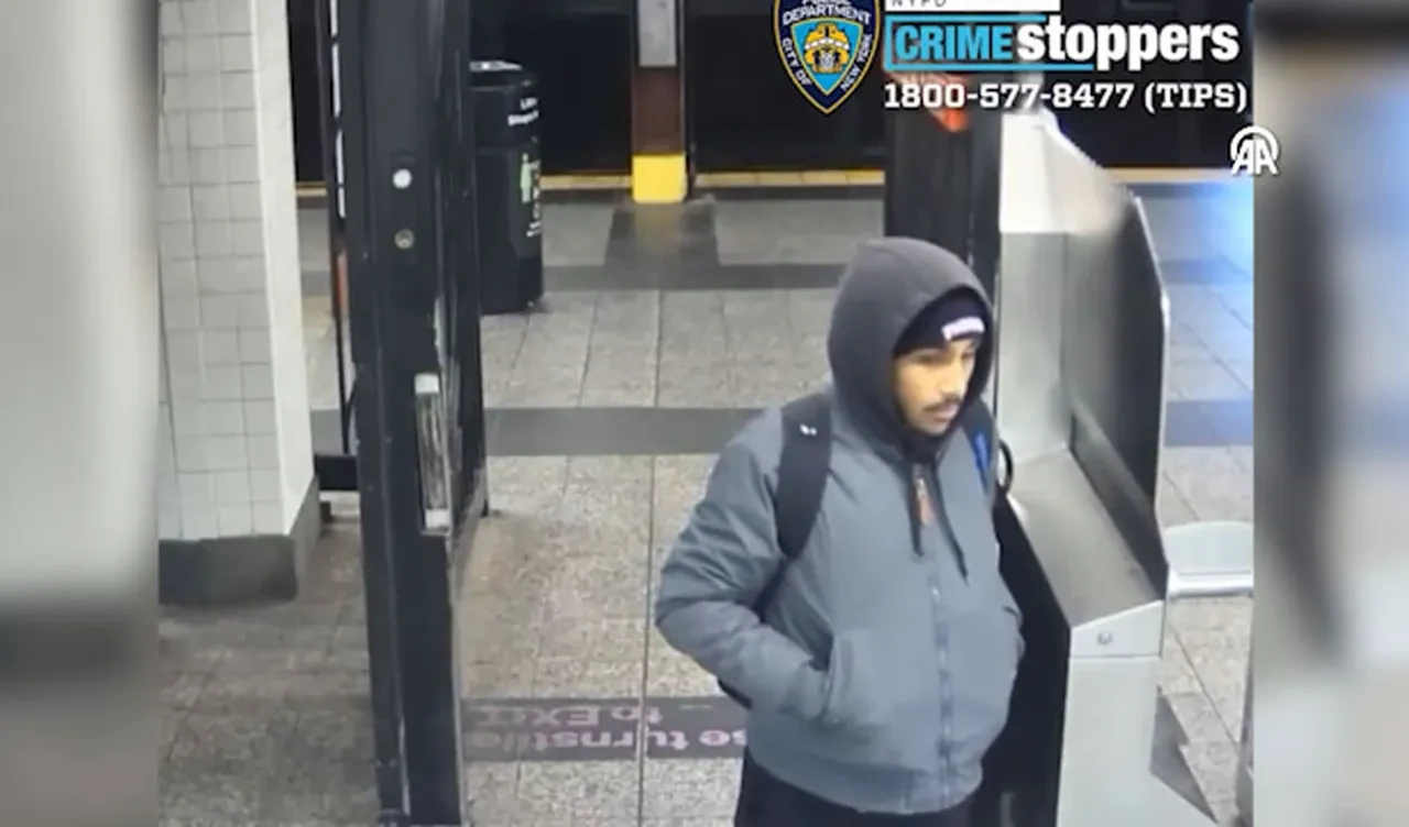 Metroda dehşet: Uyuyan yolcuyu ateşe verdi