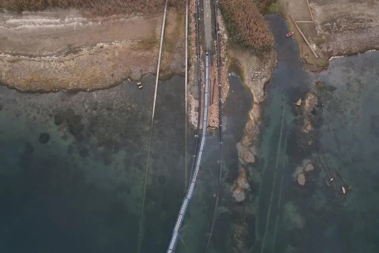 Milyonlarca vatandaş susuzlukla karşı karşıya! Göl çekildi, kayıklar karaya oturdu