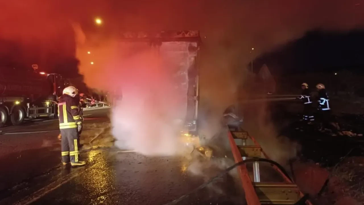 Tır alev aldı, milyonlarca liralık beyaz eşya küle döndü