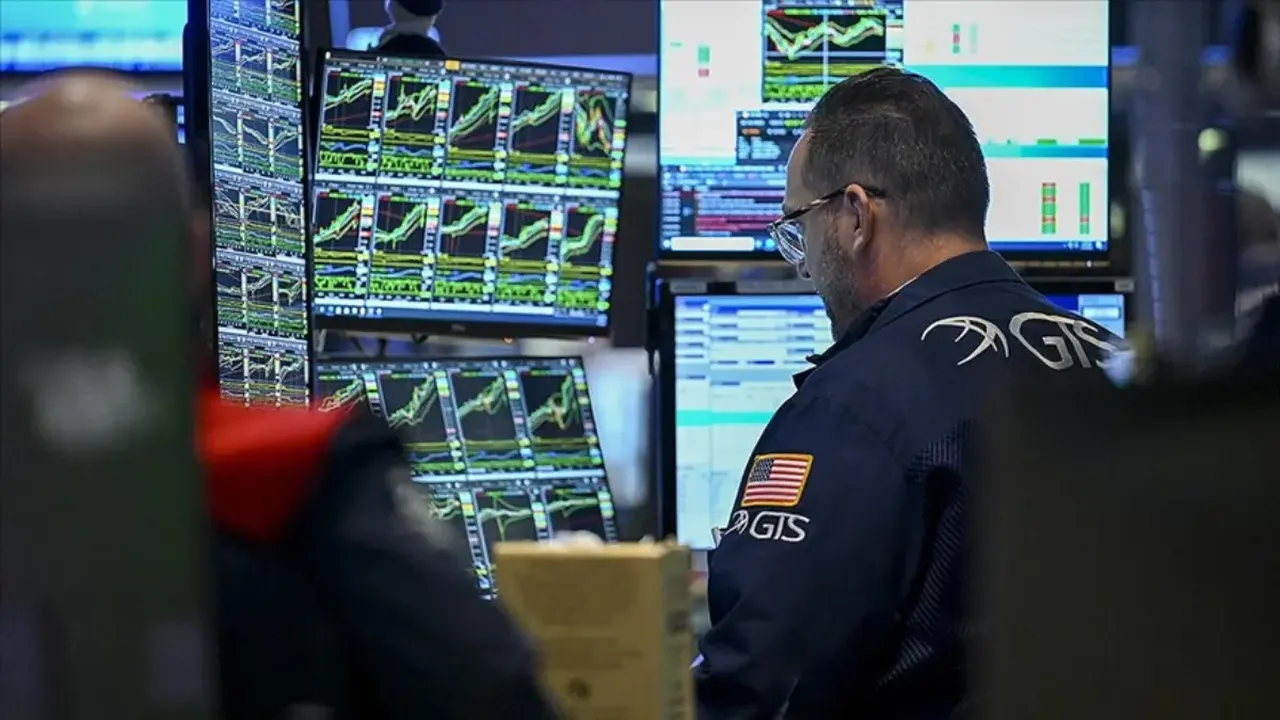 ABD borsası Fed öncesi kararsız! İşten çıkarmalar fırladı, faiz indirimi beklentisi %87'ye dayandı