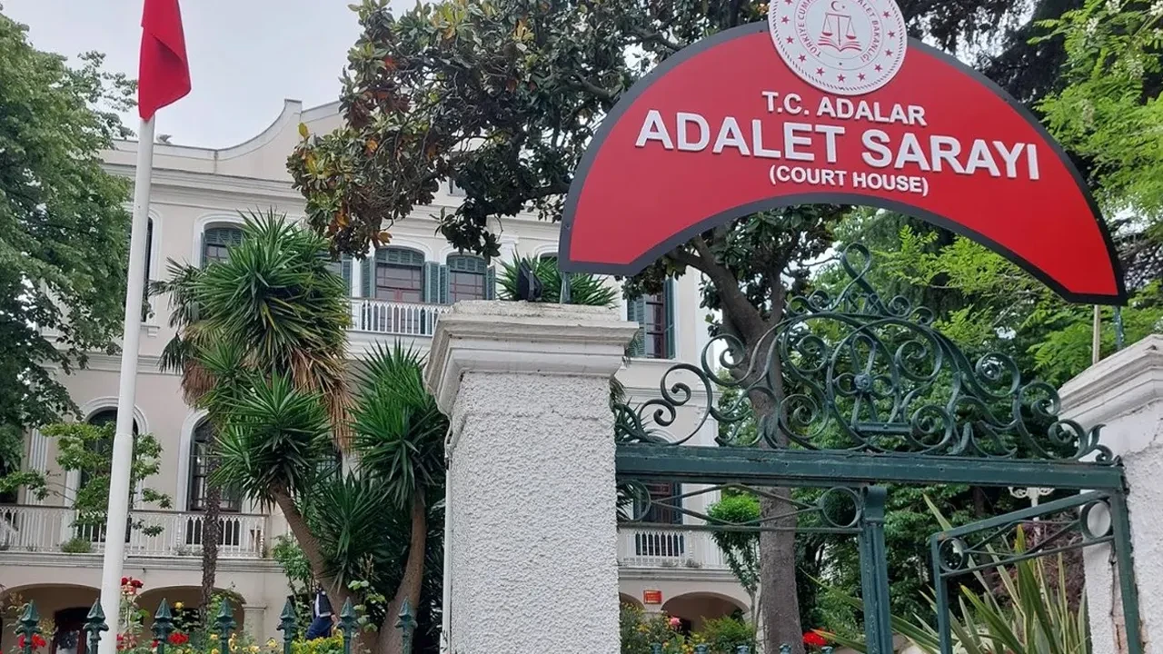 Adalar Adliyesi'ndeki silahları çalan zabıt katibi, hırsızlığı yapma nedenini açıkladı