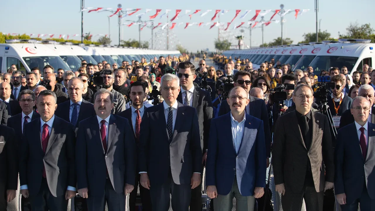 Cumhuriyet tarihinde ilk: SBB'nin aldığı 100 ambulans sağlık filosuna katıldı