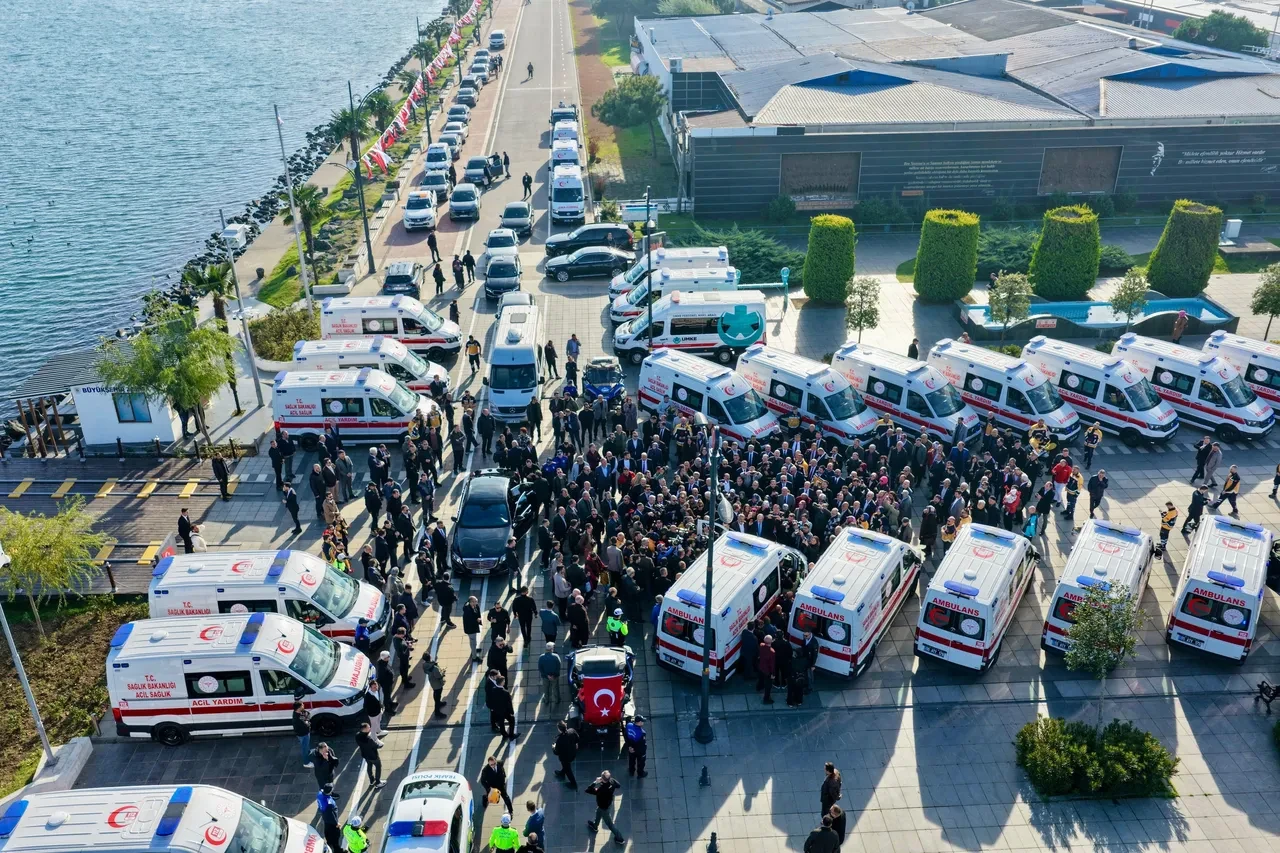 Cumhuriyet tarihinde ilk: SBB'nin aldığı 100 ambulans sağlık filosuna katıldı