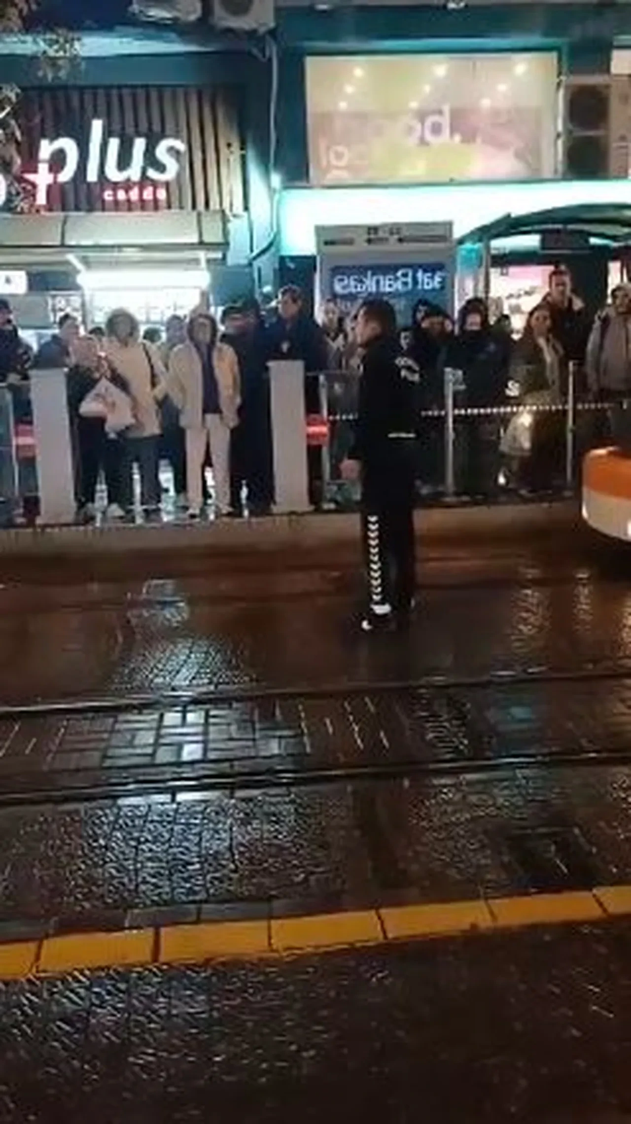 Eskişehir'de bir polis sokakta Terörsüz Türkiye sürecini eleştirdi! EGM inceleme başlattı