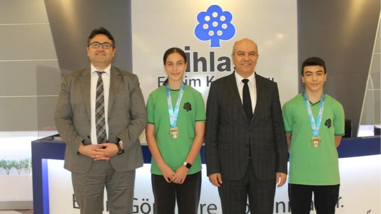 İhlas Koleji öğrencilerinden karatede çifte şampiyonluk