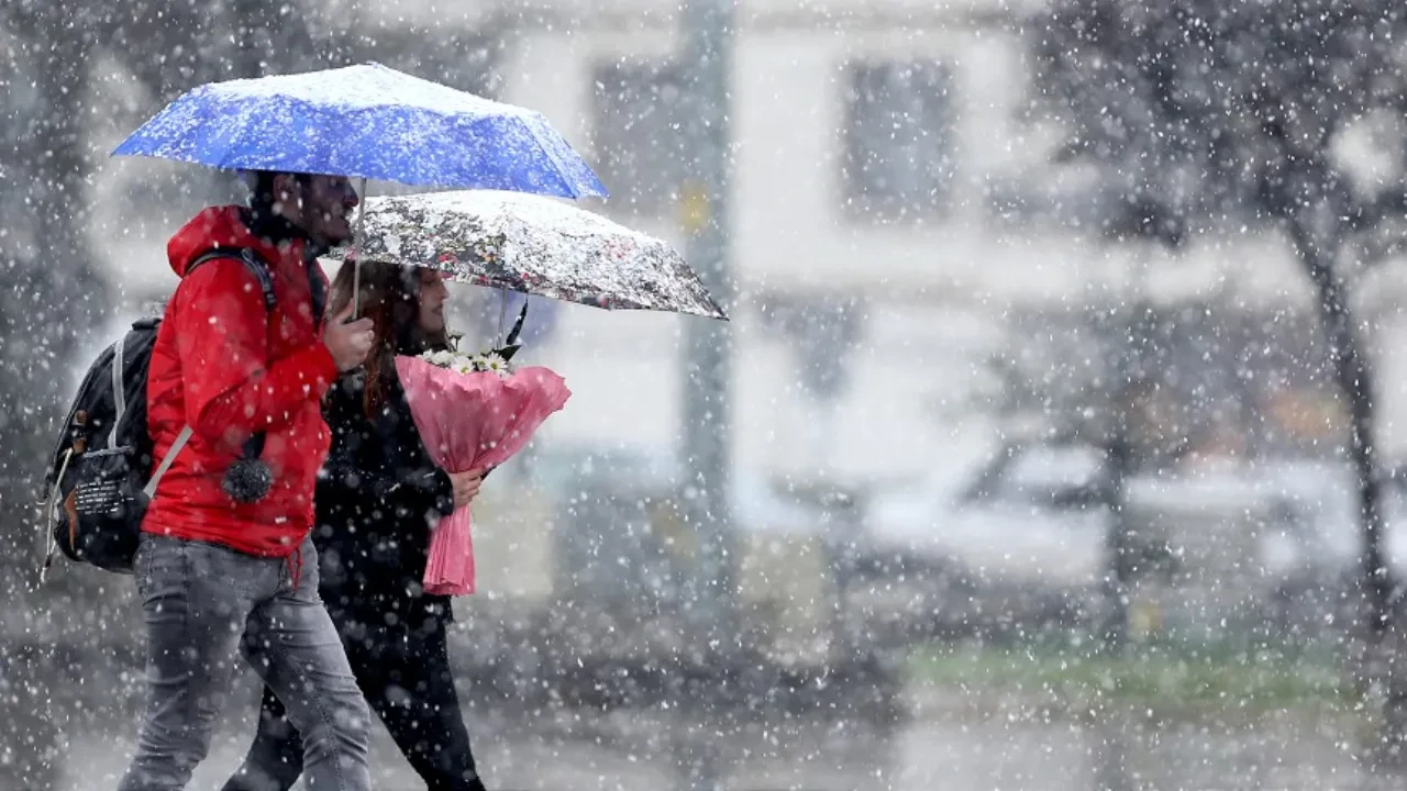 Meteorolojiden 11 il için şiddetli yağış uyarısı: Kar yağışı ve dondurucu soğuk geliyor!