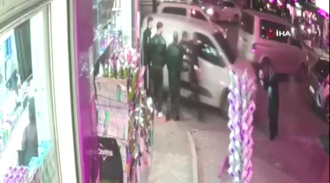 Polisten kaçarken yaşlı kadını ezdiler: Olay anı kamerada