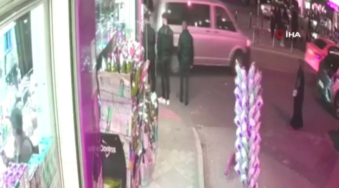 Polisten kaçarken yaşlı kadını ezdiler: Olay anı kamerada