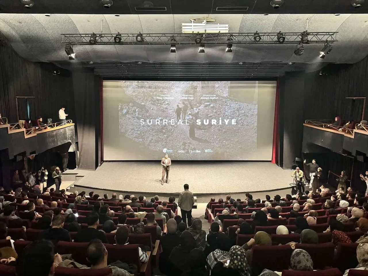 Suriye'deki zulmün 'Gerçeküstü' tanıklığı! Zindanlardan kurtulanların belgeseli gözyaşlarıyla izlendi