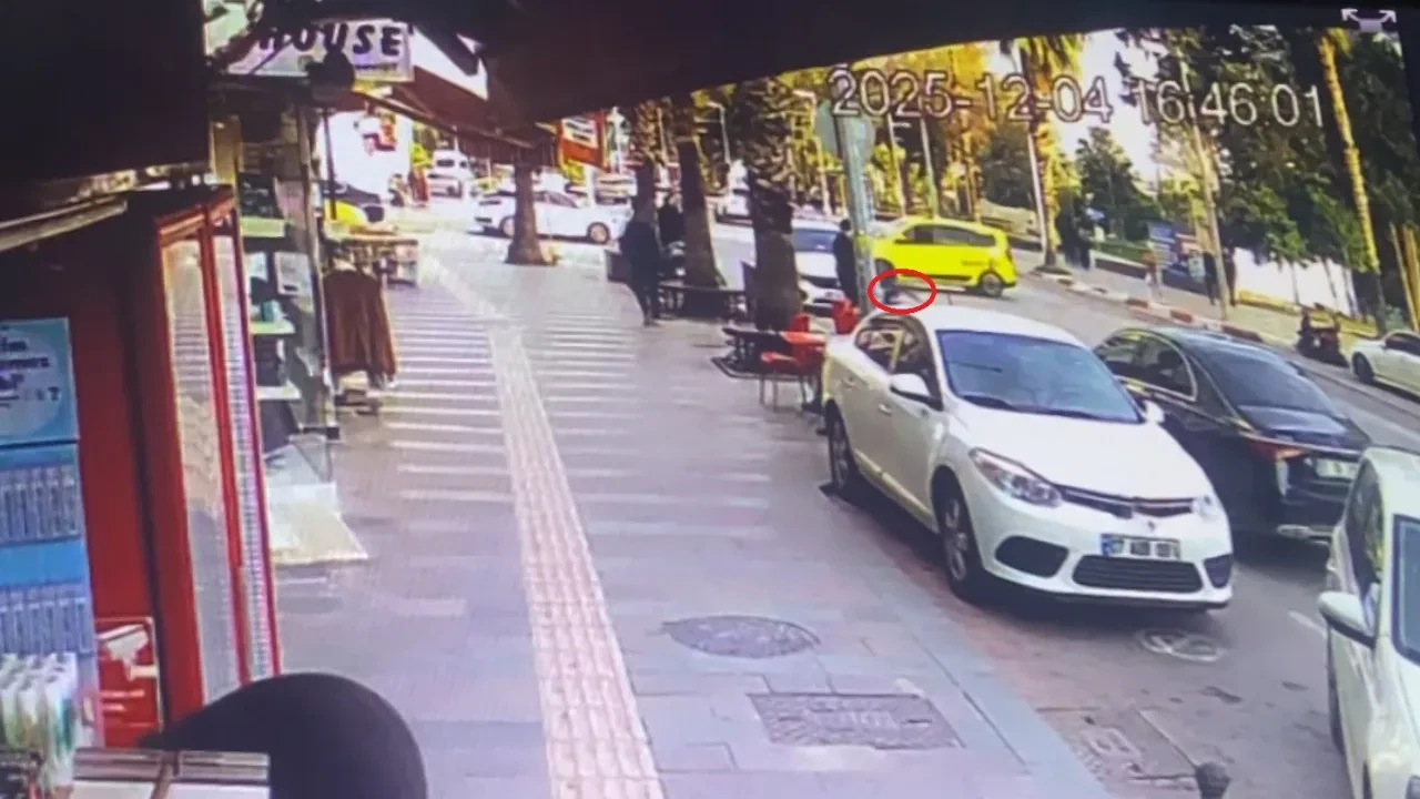 Taksi ile çarpıştı metrelerce sürüklendi! O anlar kamerada