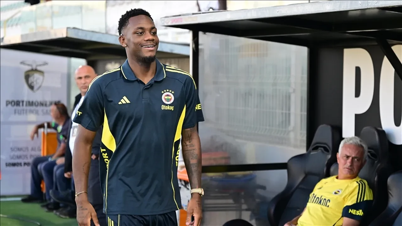 UEFA'dan Jhon Duran'a 2 maç ceza!