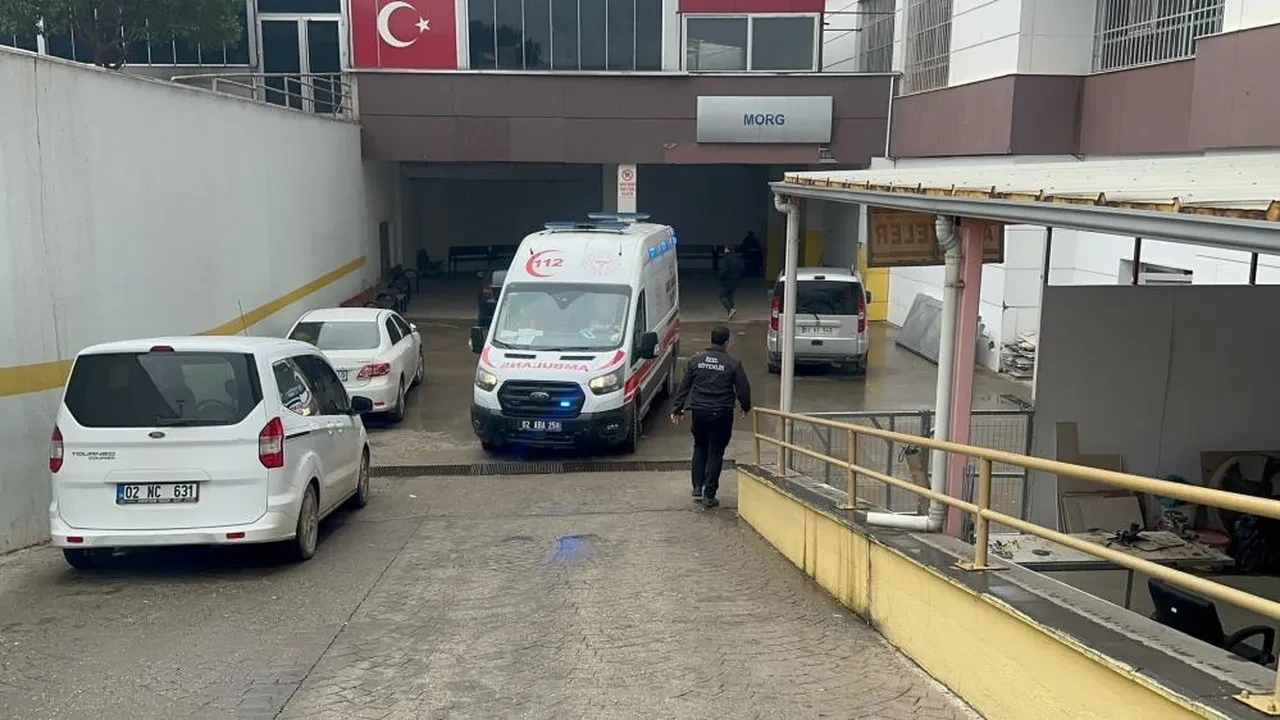 Adıyaman'da polislerden canına kıyan arkadaşlarının haberini yapan gazetecilere tekmeli yumruklu saldırı