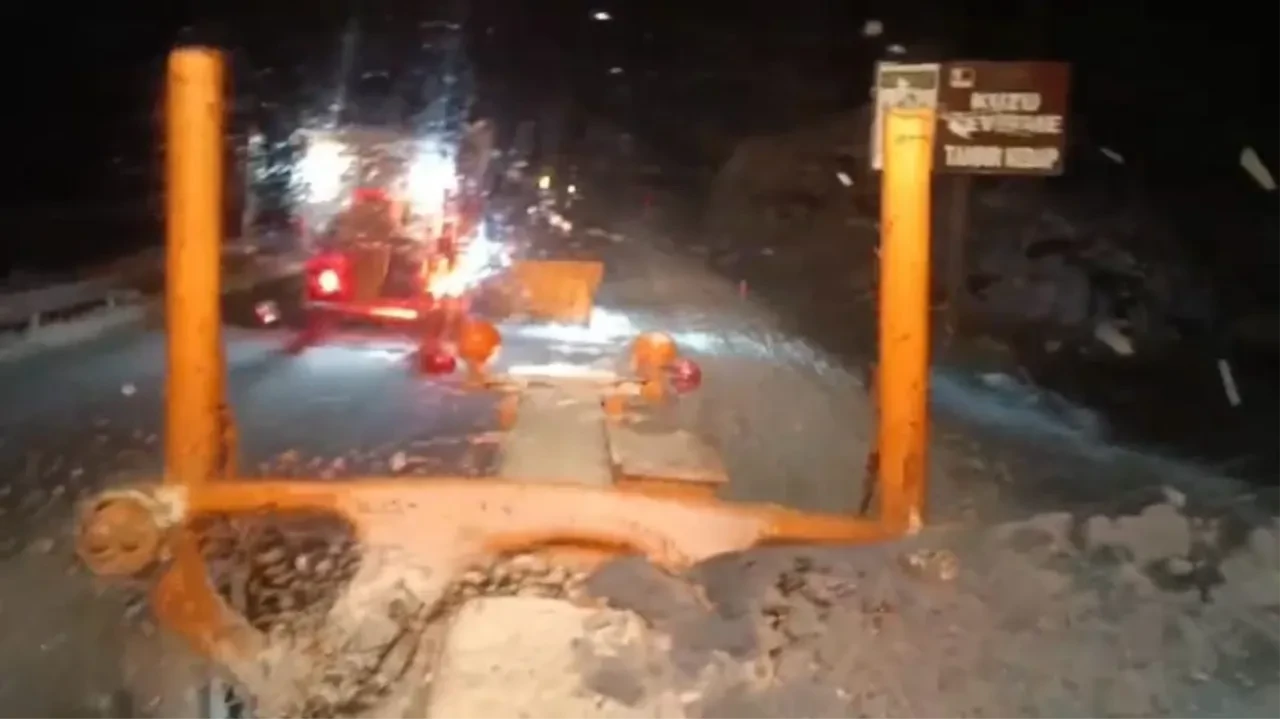 Antalya'da kar sürprizi! Hava sıcaklığı düştü beyaz örtüye büründü