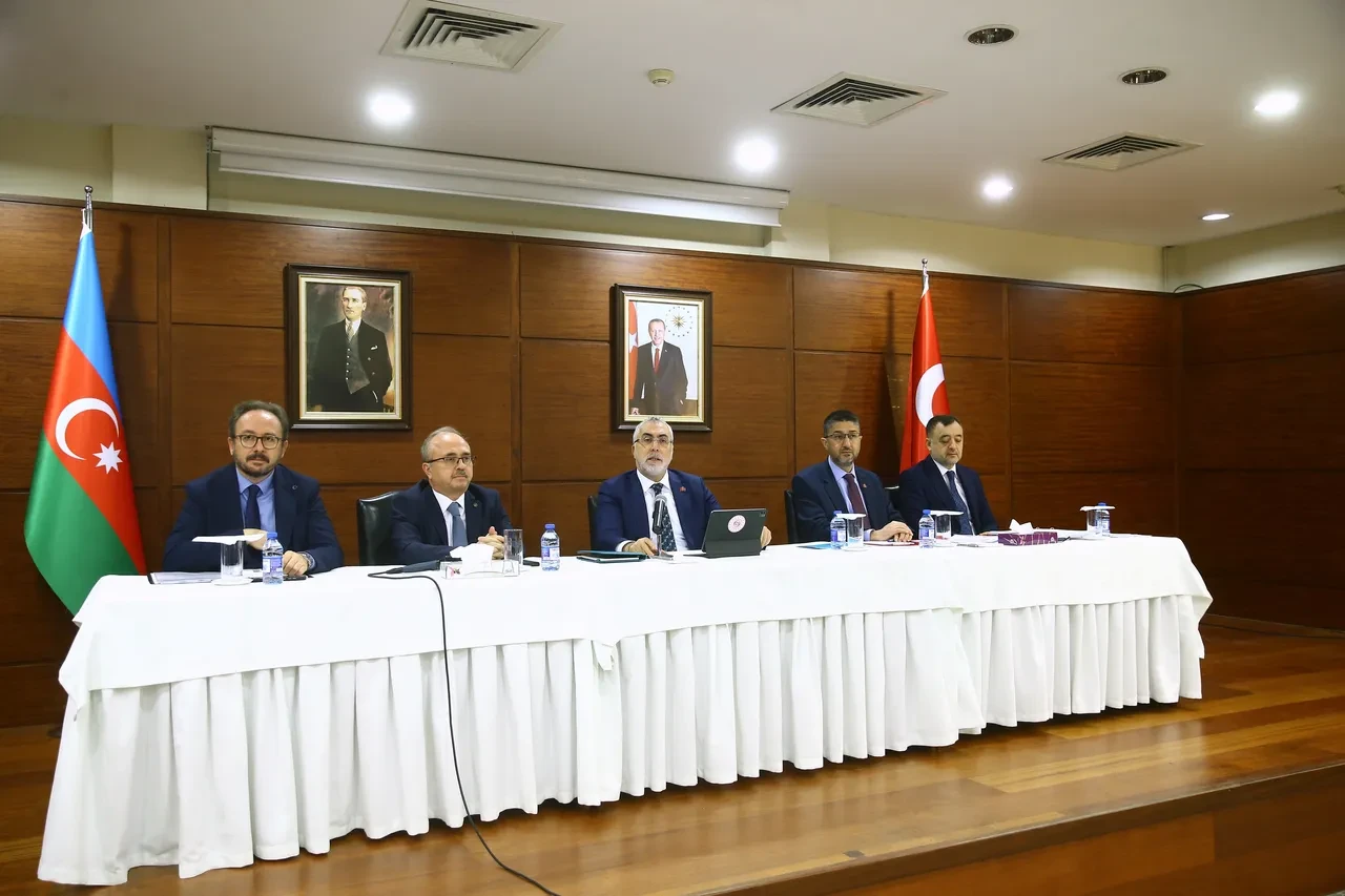 Bakan Işıkhan: Türkiye'nin Azerbaycan'a yatırımı 17 milyar doları aştı