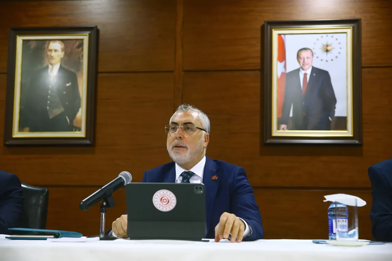 Bakan Işıkhan: Türkiye'nin Azerbaycan'a yatırımı 17 milyar doları aştı