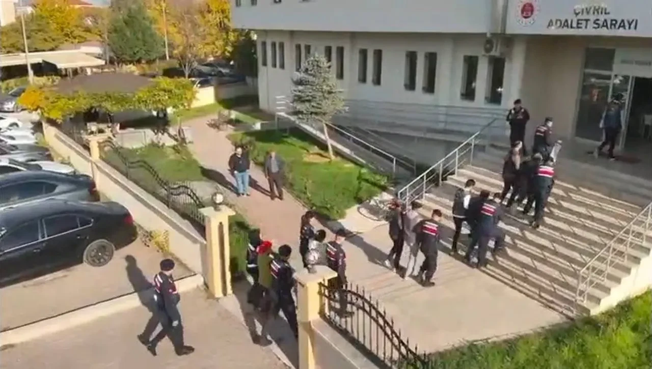 Balayı yalan oldu! Katalogla gelin seçtiler, evlenmek isterken soyuldular