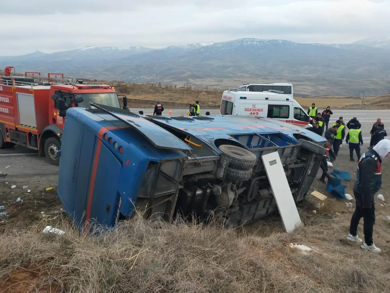 Cezaevi nakil aracı devrildi: 9 yaralı