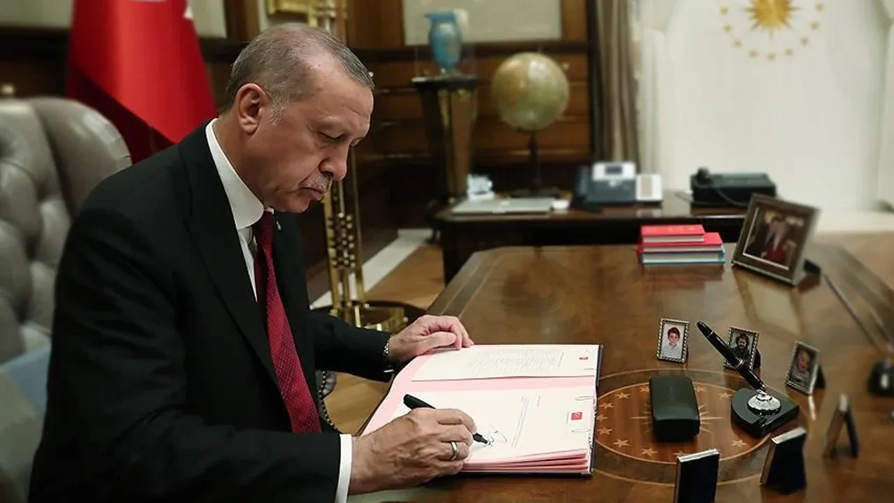 Cumhurbaşkanı Erdoğan imzaladı! Atama ve görevden almalar Resmi Gazete'de