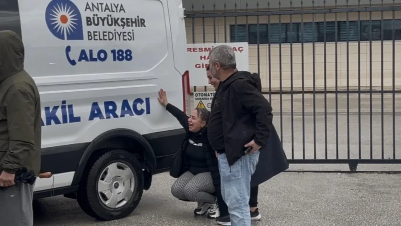 Dereye düşen araçtaki kadının cenazesi teslim alınırken 