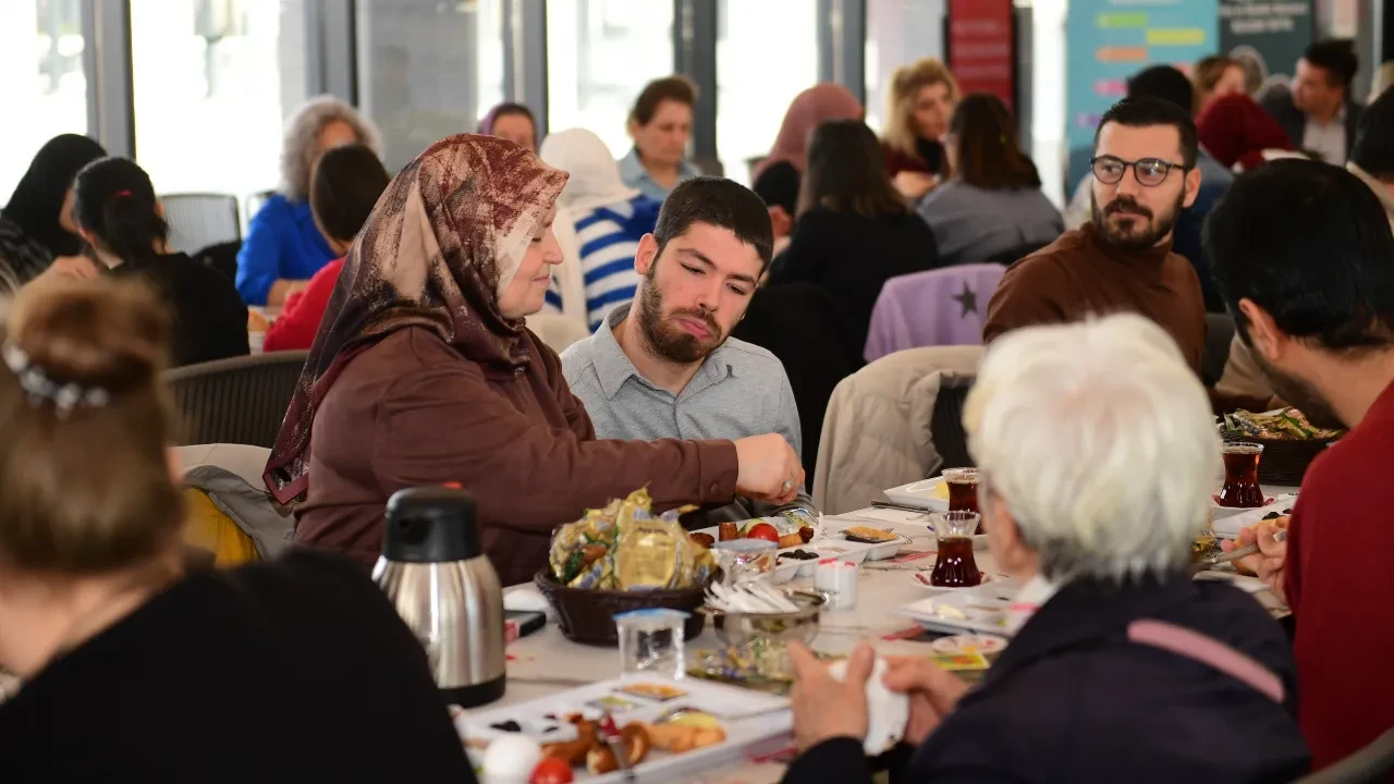Engelli bireyler ve aileleri kahvaltıda buluştu! Osmangazi Belediyesi’nden anlamlı etkinlik