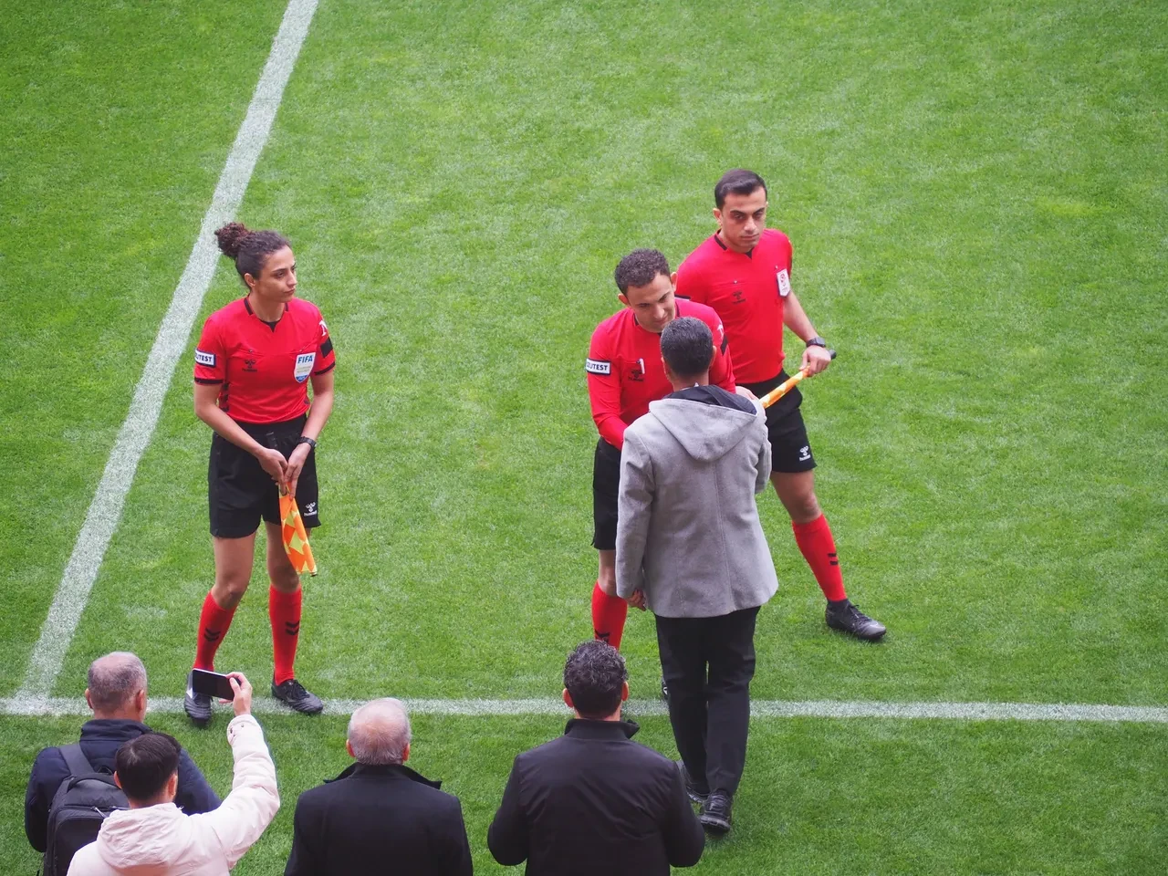 Futbol takımı 7 kişiyle sahaya çıktı! Maç iptal edildi