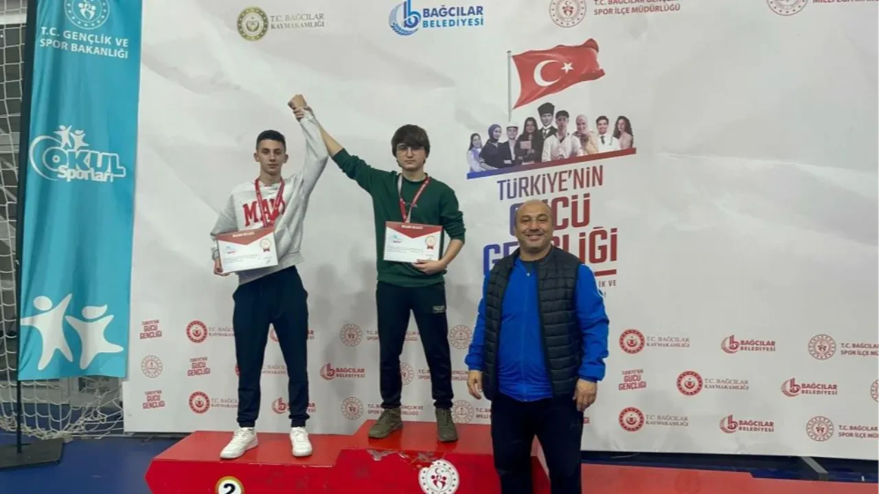 İhlas Koleji Güreş Takımı, İstanbul Şampiyonası'nda çifte başarıya imza attı