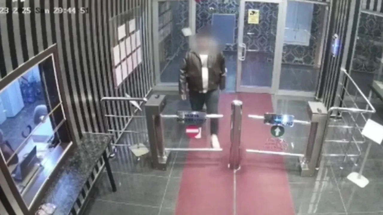 İki sevgili adama tuzak kurdu: Eve çağırıp gasp etti