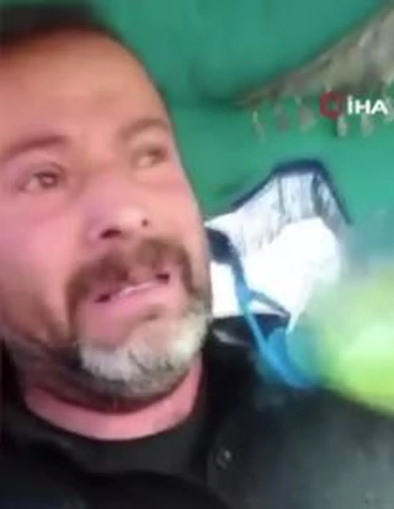 Kahramanmaraş Afşin'de işten çıkarıldığını öne süren adam belediye önünde kendisini ateşe verdi