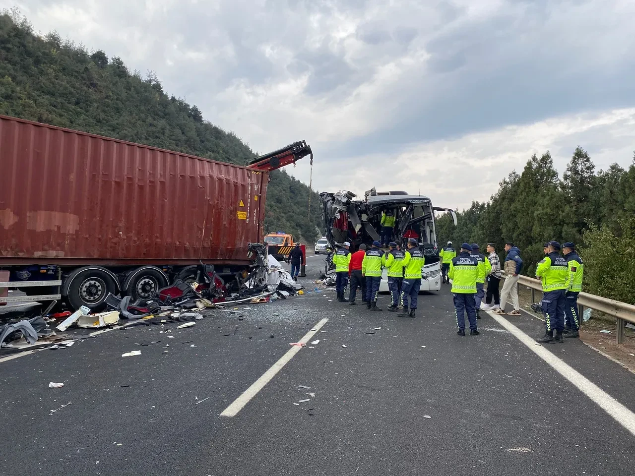 Osmaniye'de katliam gibi kaza! Yolcu otobüsü paramparça oldu: Çok sayıda ölü ve yaralı var