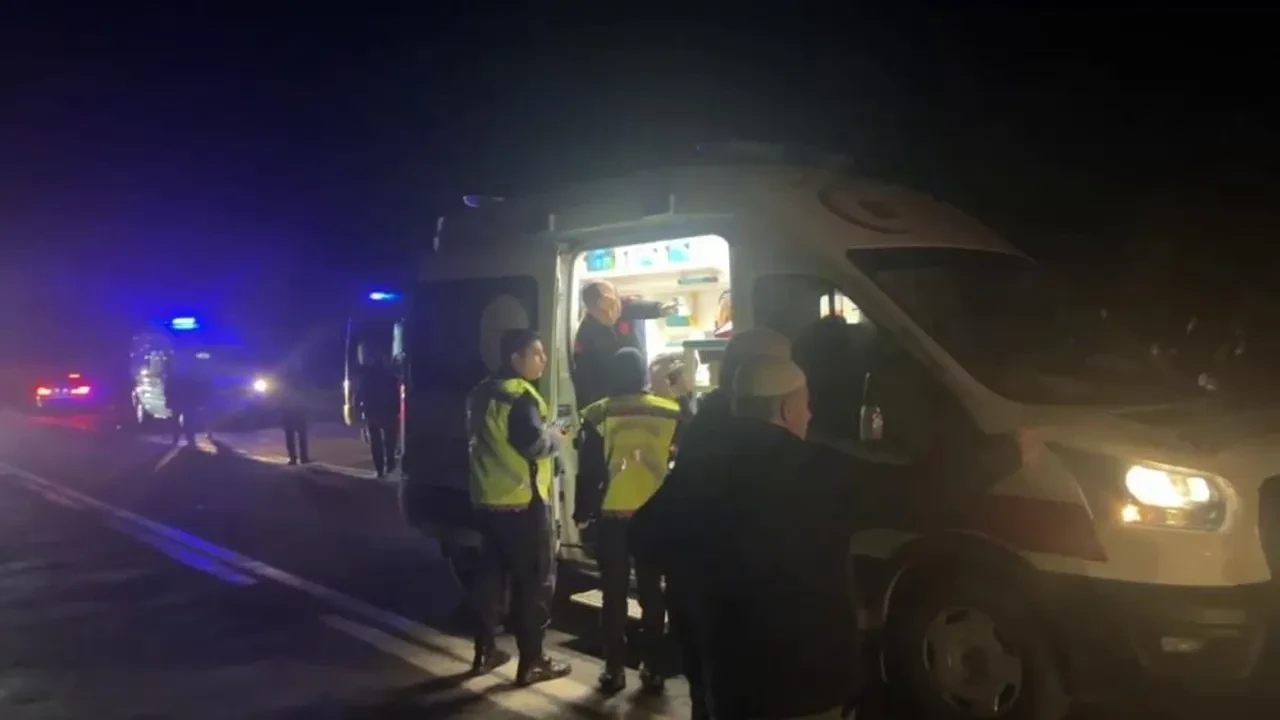 Sakarya'da 2 araç birbirine girdi: Can kaybı ve yaralılar var