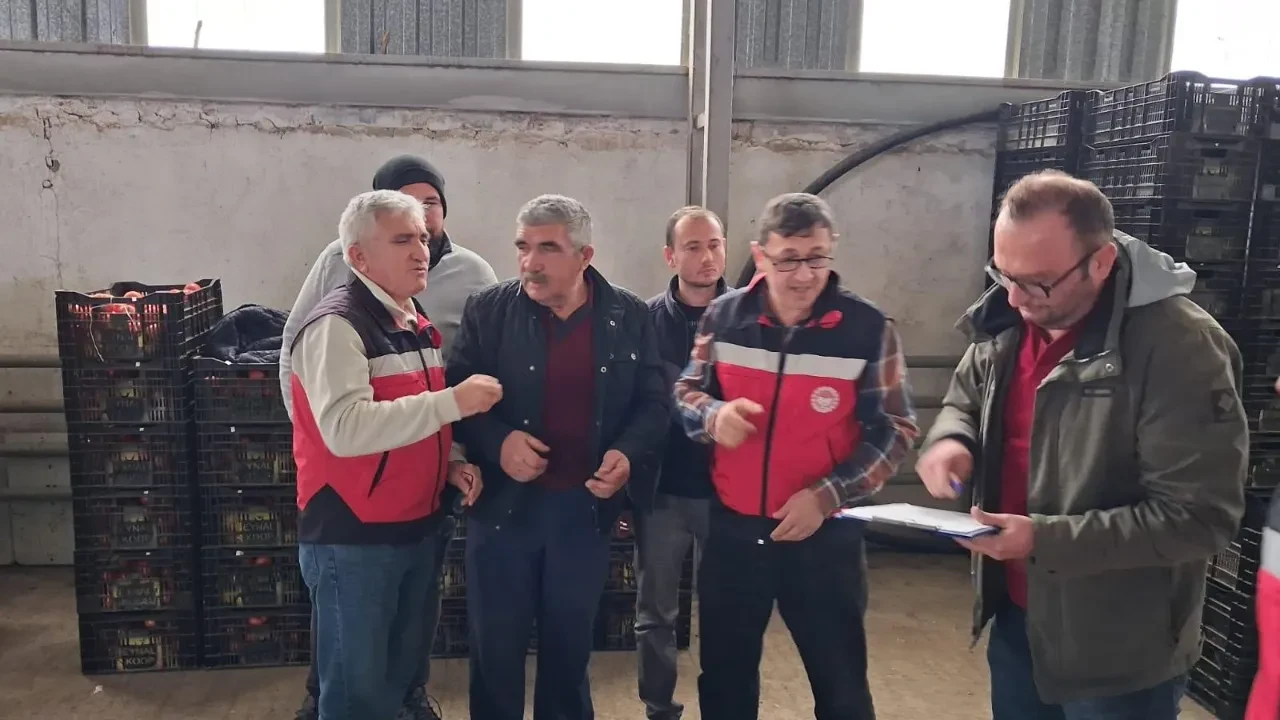 Simav’da 11 sera üreticisine 2,5 ton gübre desteği