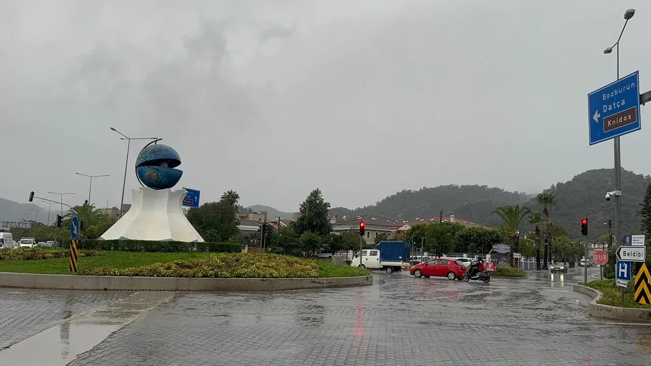 Son 24 saatte 60 kilogram yağış düştü! Deniz renk değiştirdi