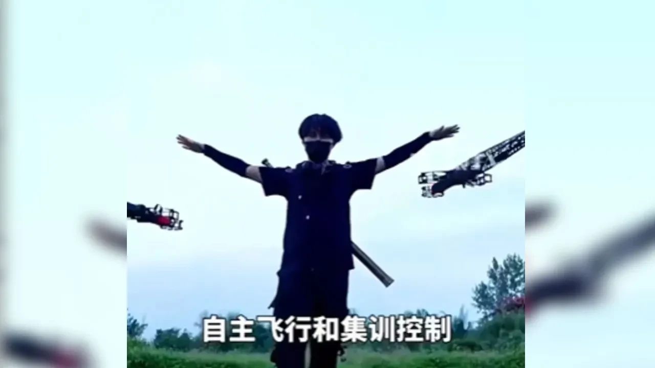 Uçan kılıç sürüsüne hükmediyor! Tek bir el hareketiyle milyonlarca izlendi