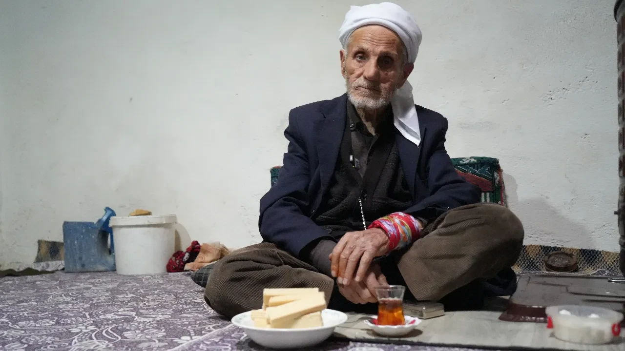 Yarım asırdır çay ve gofretle besleniyor! 86 yaşındaki adamın midesine 50 yıldır başka bir şey girmedi