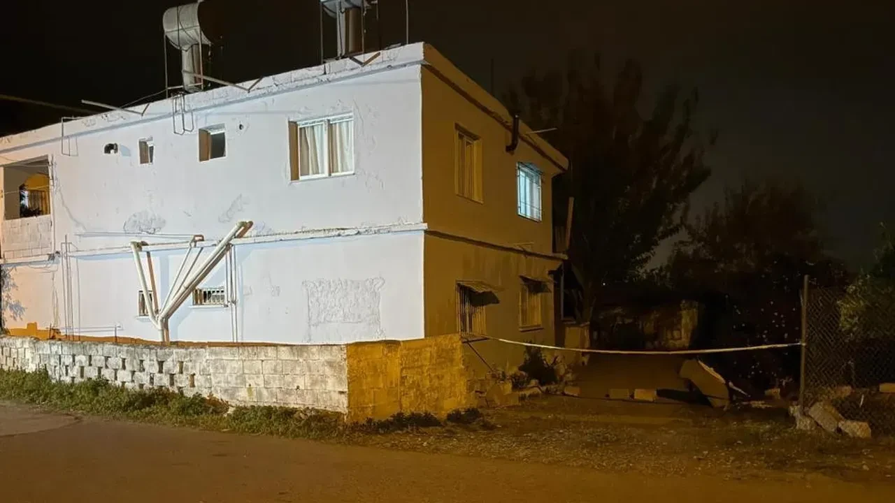 Yaşlı adam eşini vahşice öldürüp banyoya gömdü