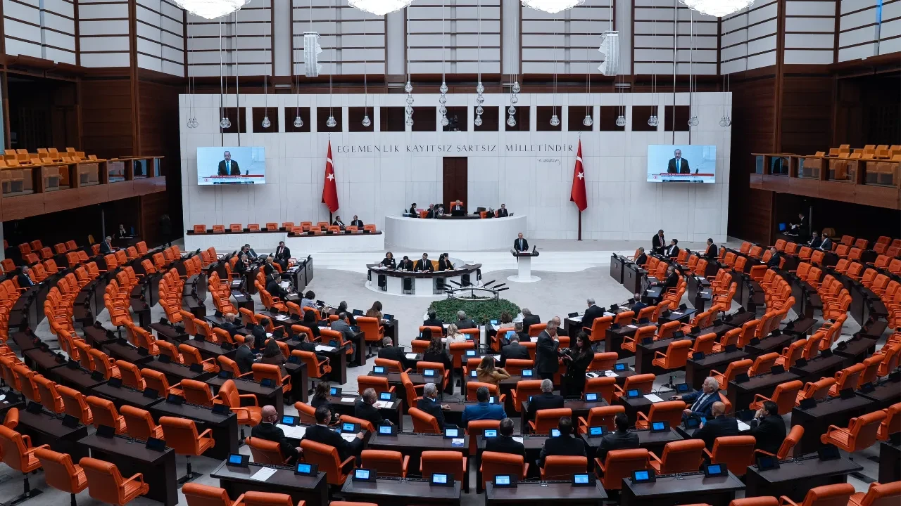 AK Parti'den milyonlarca çalışanı ilgilendiren çalışma: Doğum süresi uzuyor