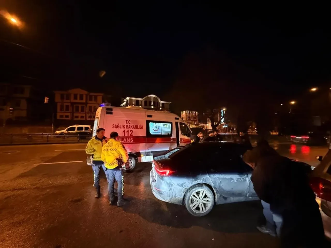 Araçta sızıp kaza yaptı! 3 saat boyunca ekipler onu uyandırmaya çalıştı