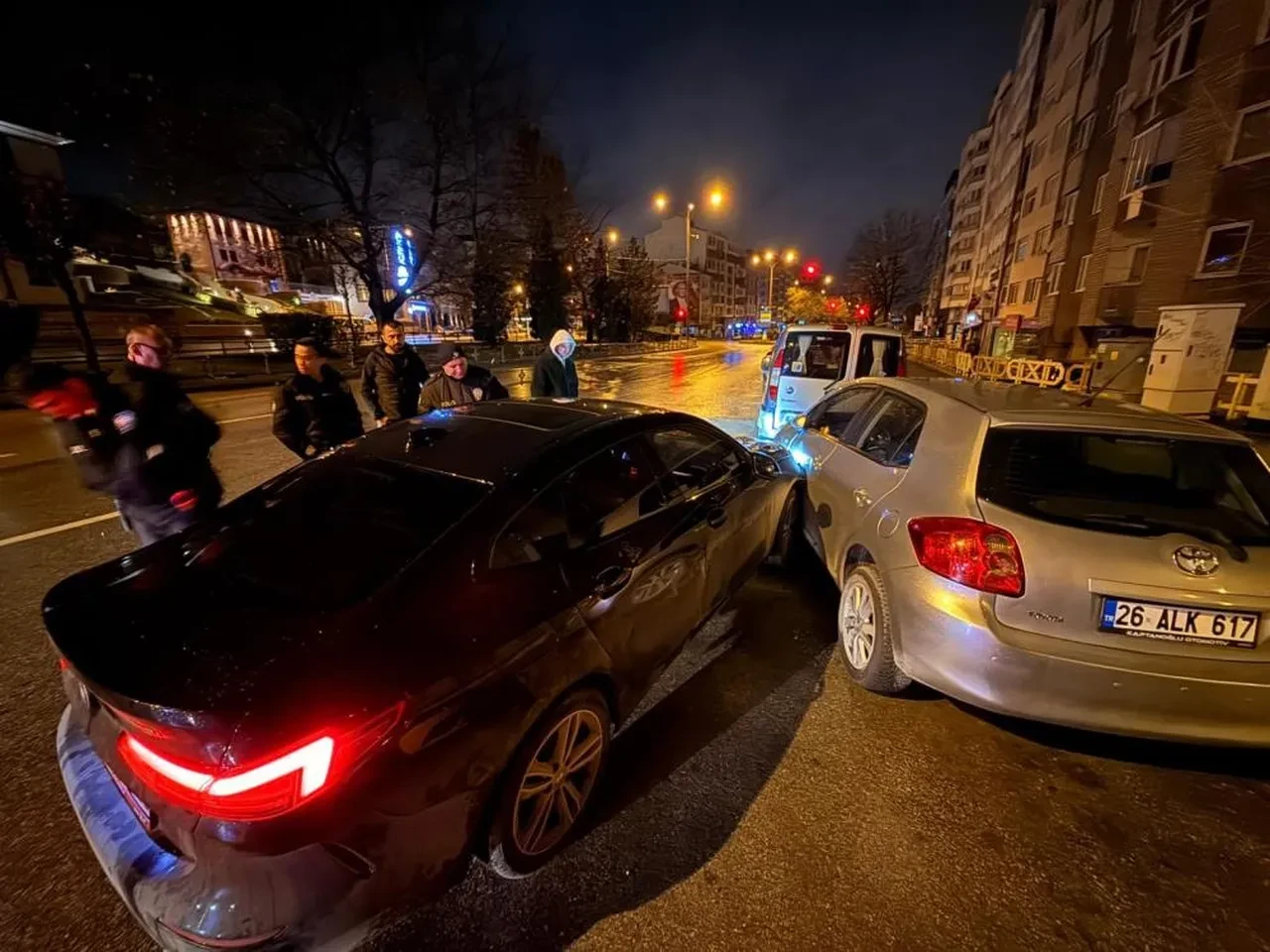 Araçta sızıp kaza yaptı! 3 saat boyunca ekipler onu uyandırmaya çalıştı