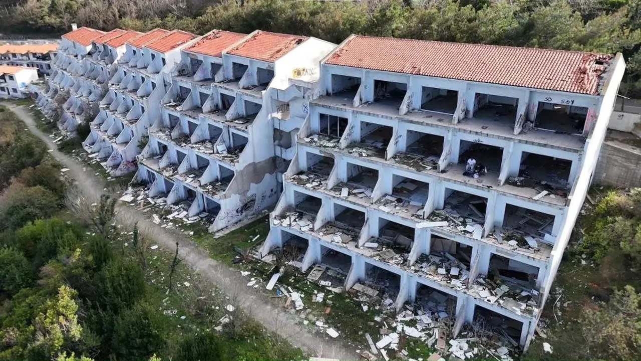 Beykoz'un en güzel yerine konumlu 186 odalık otel artık evsiz ve tinercilerin oldu!