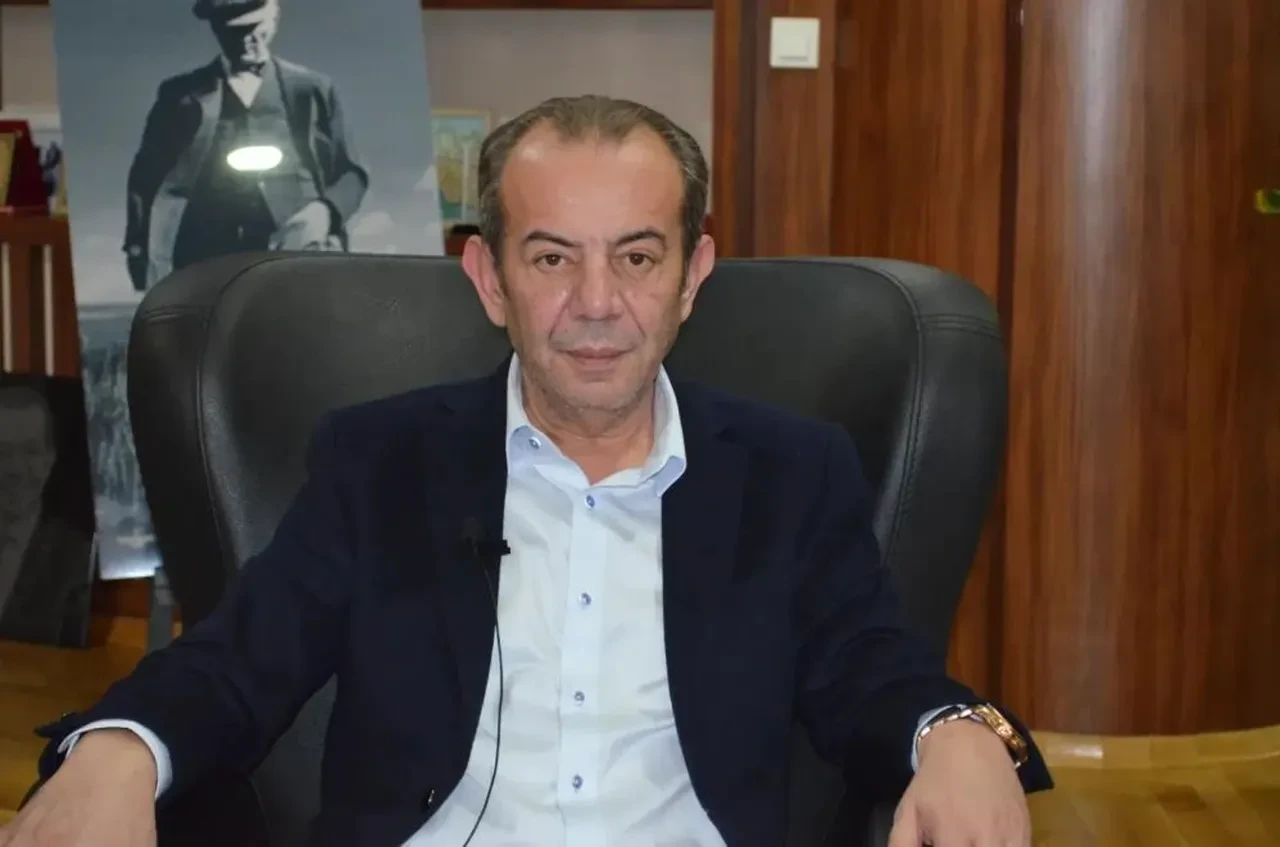 Bolu Belediye Başkanı Tanju Özcan Suriyelilerle ilgili davadaki yasak kalkınca umre biletini alıp helallik istedi