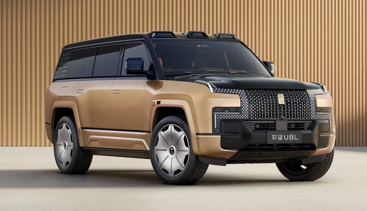 BYD'nin lüks SUV'u Yangwang U8L dayanıklılık testinde! 2 tonluk ağaç darbesi vız geldi