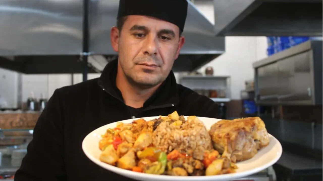 Dürüm fiyatına 5 çeşit yemek! Menüyü gören fiyata bir daha bakıyor 
