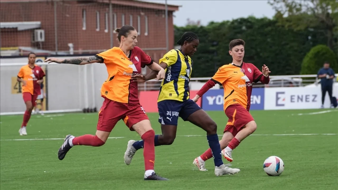 Fenerbahçe Galatasaray kadın futbol maçı hangi kanalda, nereden izlenir, saat kaçta? Kadınlar Futbol Süper Ligi'nde liderlik mücadelesi